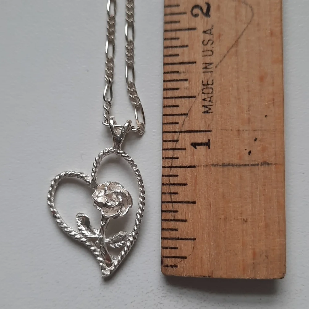 Sterling silver heart and rose pendant with sterling chain - Picture 3 of 9